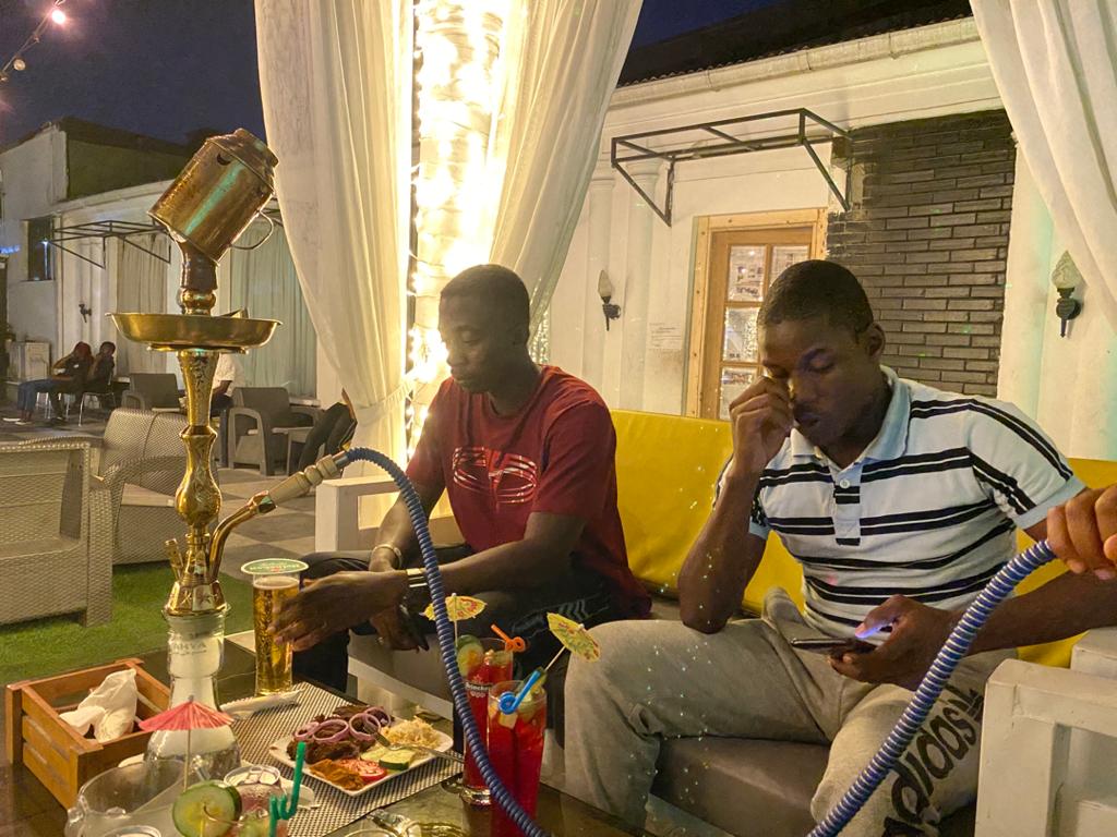 Yung_Curb's tweet photo. Even the sands of time didn't see this coming!! Some linkup after years without number, great vibes for the new year. #Waffi #SbsCommdrs issa sixty'5 thang https://t.co/3pglQphwvz