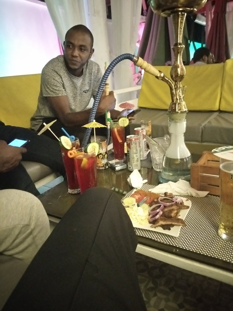 Yung_Curb's tweet photo. Even the sands of time didn't see this coming!! Some linkup after years without number, great vibes for the new year. #Waffi #SbsCommdrs issa sixty'5 thang https://t.co/3pglQphwvz