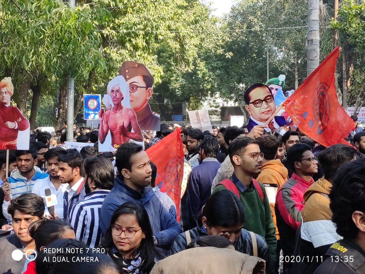 mickyraj004's tweet photo. जवाहरलाल नेहरु विश्वविद्यालय में हुई हिंसा के विरोध में दिल्ली विश्वविद्यालय में विद्यार्थियों का जनसैलाब और हुई हिंसा के सत्य पक्ष को विद्यार्थियों के समक्ष अपनी बात रखते @nidhitripathi92 .
#weopposeJNUvoilence
#BanAISASFI
#leftattackJNU https://t.co/duZFkSCAN9