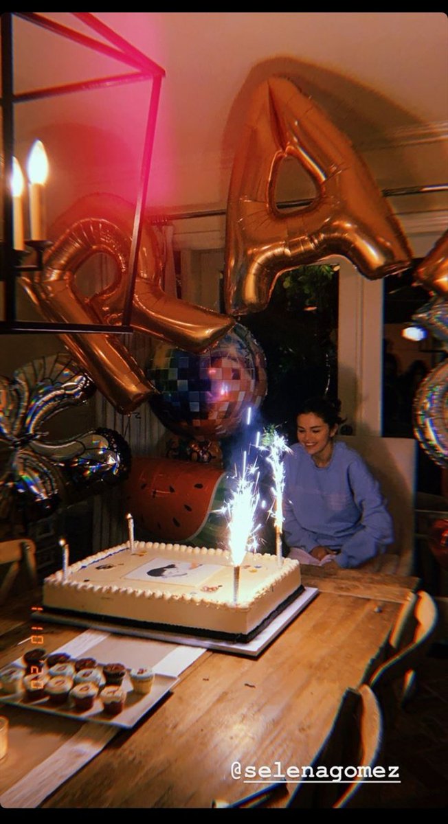 worldgomeezz's tweet image. Feliz #RAREday 😍❤️
@selenagomez