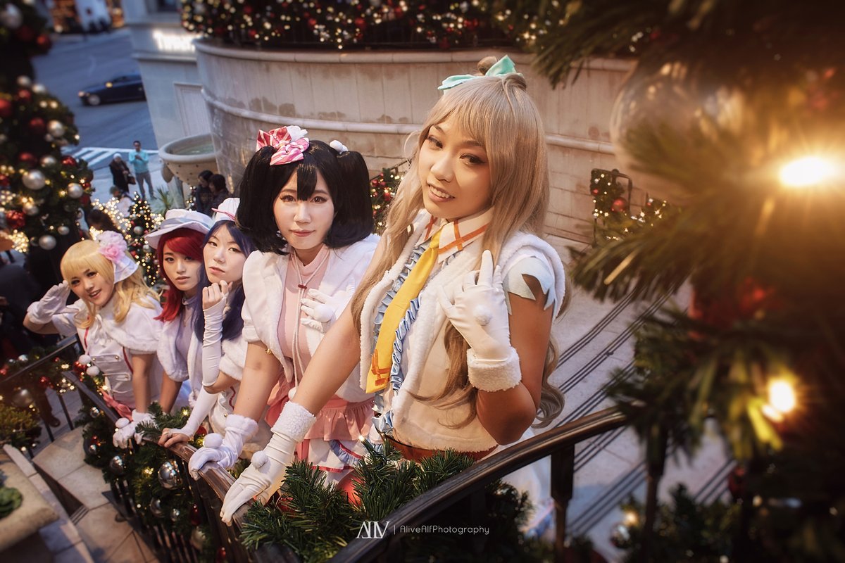 LattenRachel's tweet photo. Love live snow halation ~!
Photo. Alive_alf
Edit. Iris
12-22-2019

Cosplay group [Route405]
Kotori - Lily  Insta@boba_chi
Eri - Iris @IristheFrill 
Umi - Chinu @psyblix
Maki - Melissa Insta@unicornshark03
Nico - Rachel @LattenRachel https://t.co/sv1ZNoAnA1