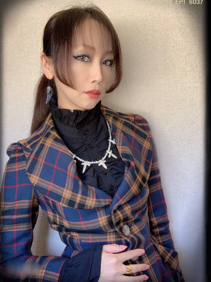 気まグレ詩音 中島美嘉さんが 絶対しないであろう シースルーバングと 姫カット 私がシースルーバングやると 昭和っぽくなるのは 気のせい 前髪の組み合わせの問題 それとも化粧か 気まグレ詩音 中島美嘉さんが 絶対しないであろう シースルーバングと 姫カット 私がシースルーバングやると 昭和っぽくなるのは 気のせい 前髪の組み合わせの問題 それとも化粧か