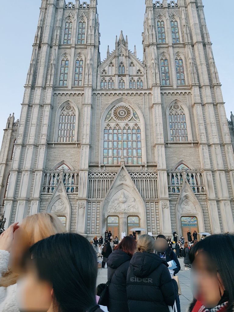 _dOoTt__'s tweet photo. 옹성우 팬미팅 나눔) 5시 30분부터 공연장 맞은편 현수막 아래서 나눔 시작합니다! https://t.co/NcdEOK9bAN