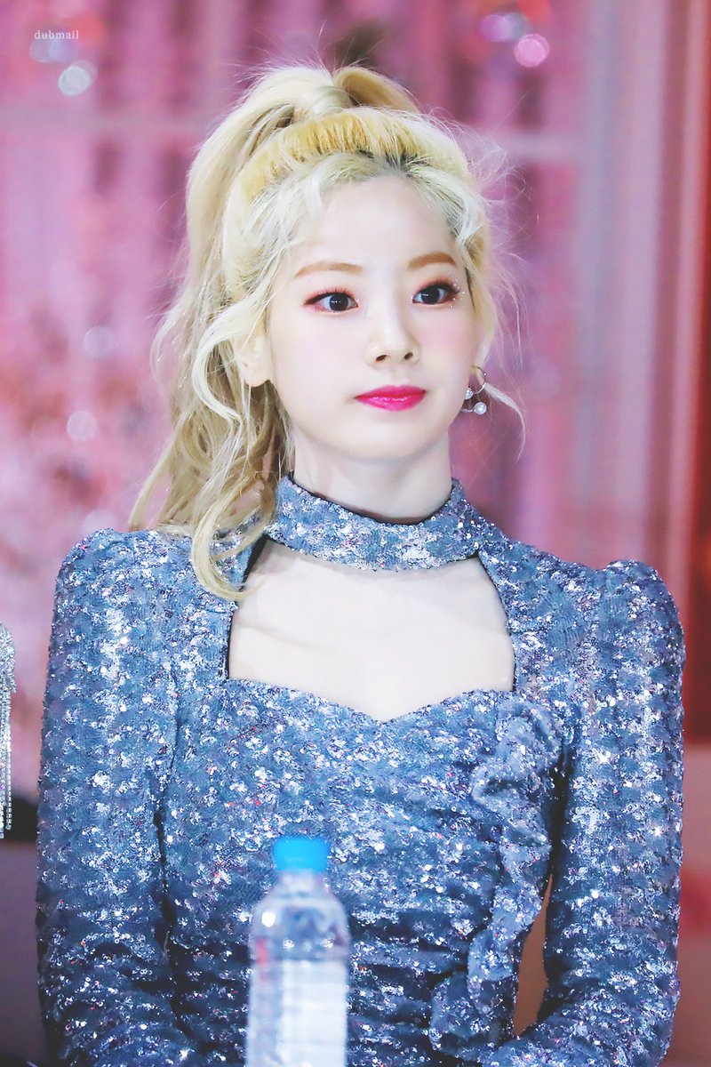 dubmail_com's tweet photo. 200105 #골든디스크어워즈 
#다현 #DAHYUN #ダヒョン 
#트와이스 #TWICE https://t.co/lZj7IL8O3g