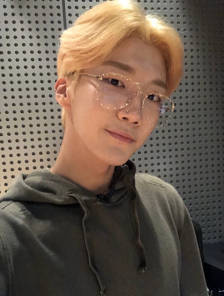 2. He is handsome af, you can’t argue with me  #HappySeunghoonDay  #SayMyNameSeunghoon