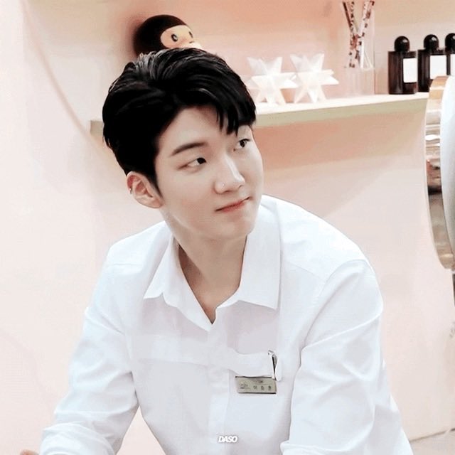2. He is handsome af, you can’t argue with me  #HappySeunghoonDay  #SayMyNameSeunghoon
