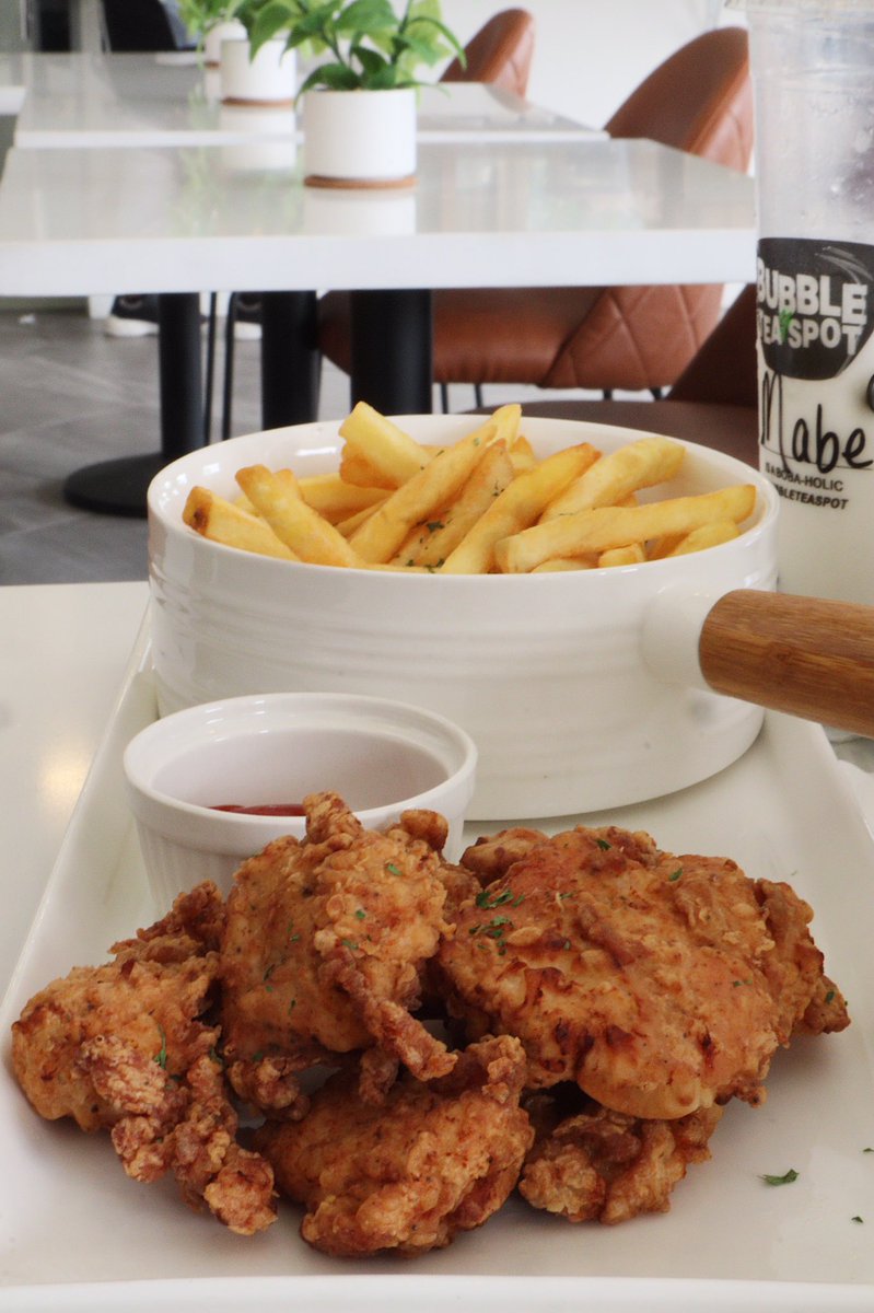 Cafeteria NG16, Akin Adesola, VI. Summer house chicken salad • 5000Chicken panini + fries • 3800Chicken + chips • 4500For full review + menu, click link below  https://alexnnamaka.com/2020/01/11/restaurant-review-cafeteria-in-lagos/