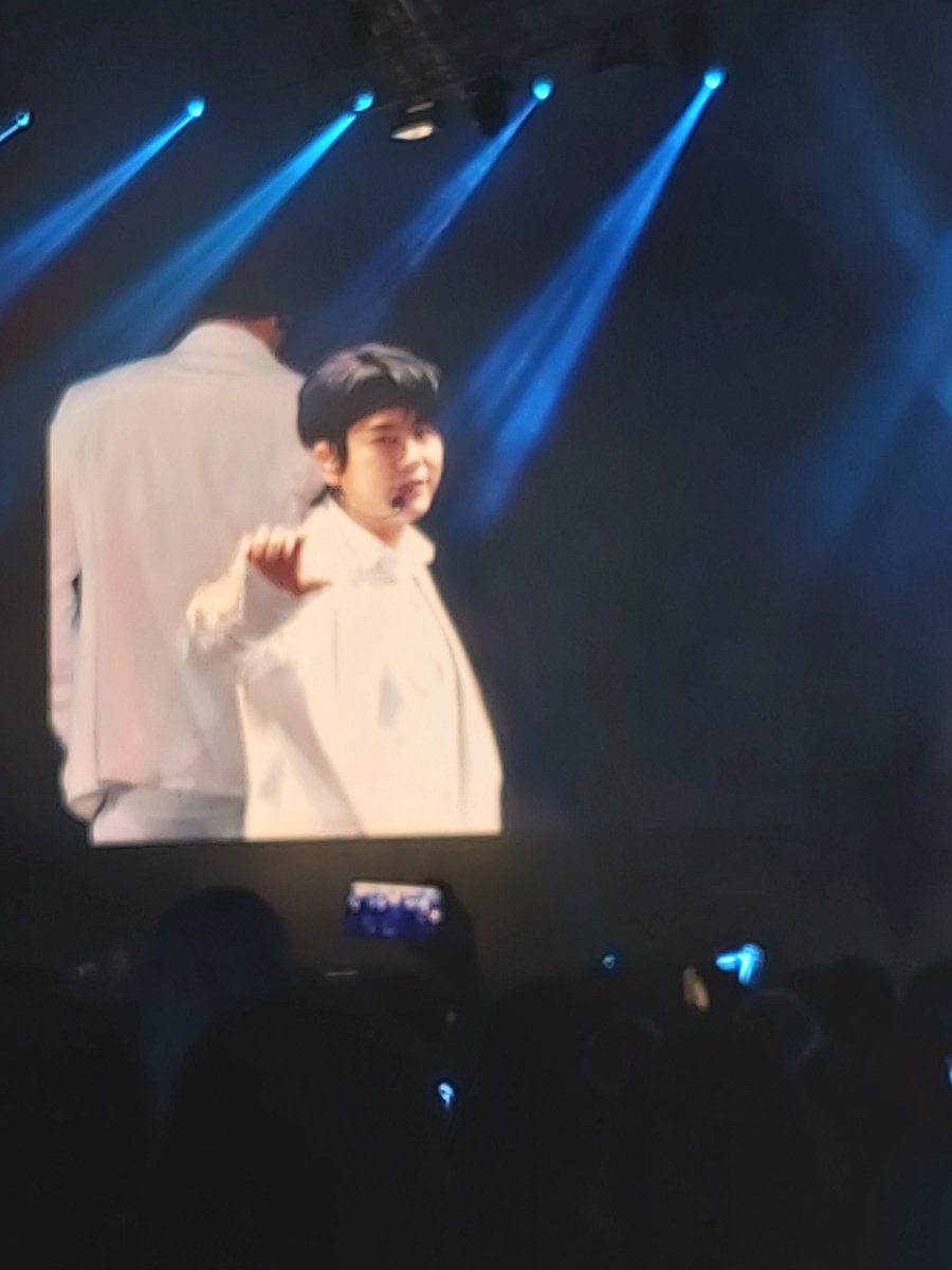 solilo_q's tweet photo. I cannot w this hair haha why #ss8jkt #supershow8jakarta https://t.co/Bg1p5p7UMD