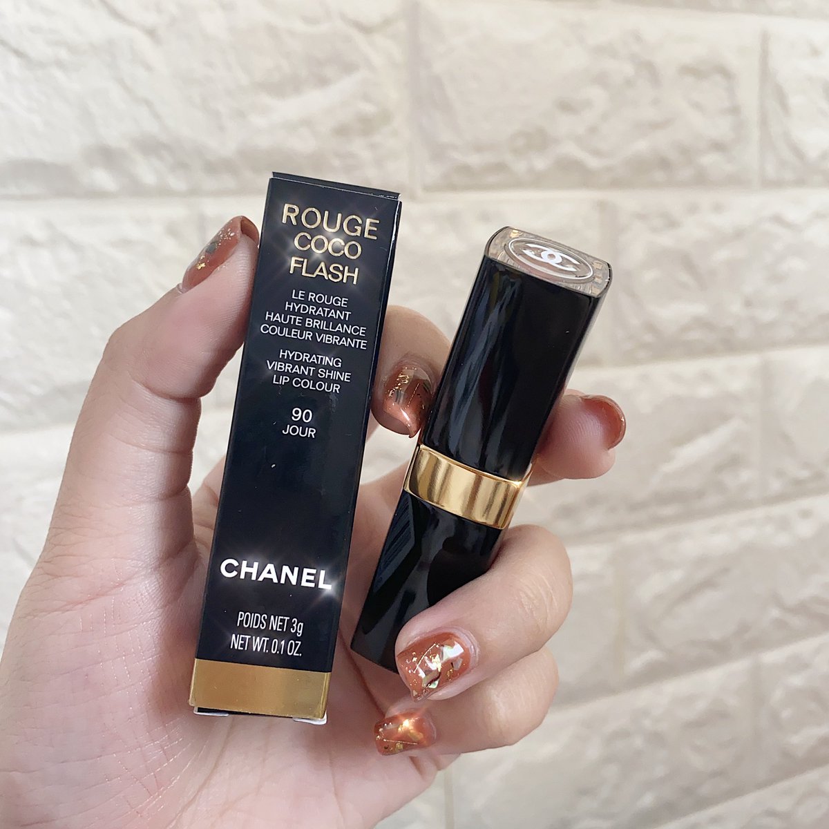 littlefahsai's tweet photo. อีกรุ่นที่สอยมาก็คือนี่เลยยย chanel rouge coco flash no.90 เป็นสีชมพูธรรมชาติโคตรรรรร และเนื้อก็ดีมากก ชุ่มขื้นแต่ติดไม่ทน งงอะ ช่วงนี้อินกับลิปสีแบบนี้เยอะมาก ไม่รู้ทำไม 🧁😆 https://t.co/F6UtlMBSPI