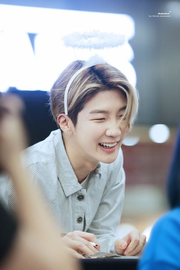 3. His eyes smile along with his lips, truly tells how sincere he always is  #HappySeunghoonDay  #SayMyNameSeunghoon