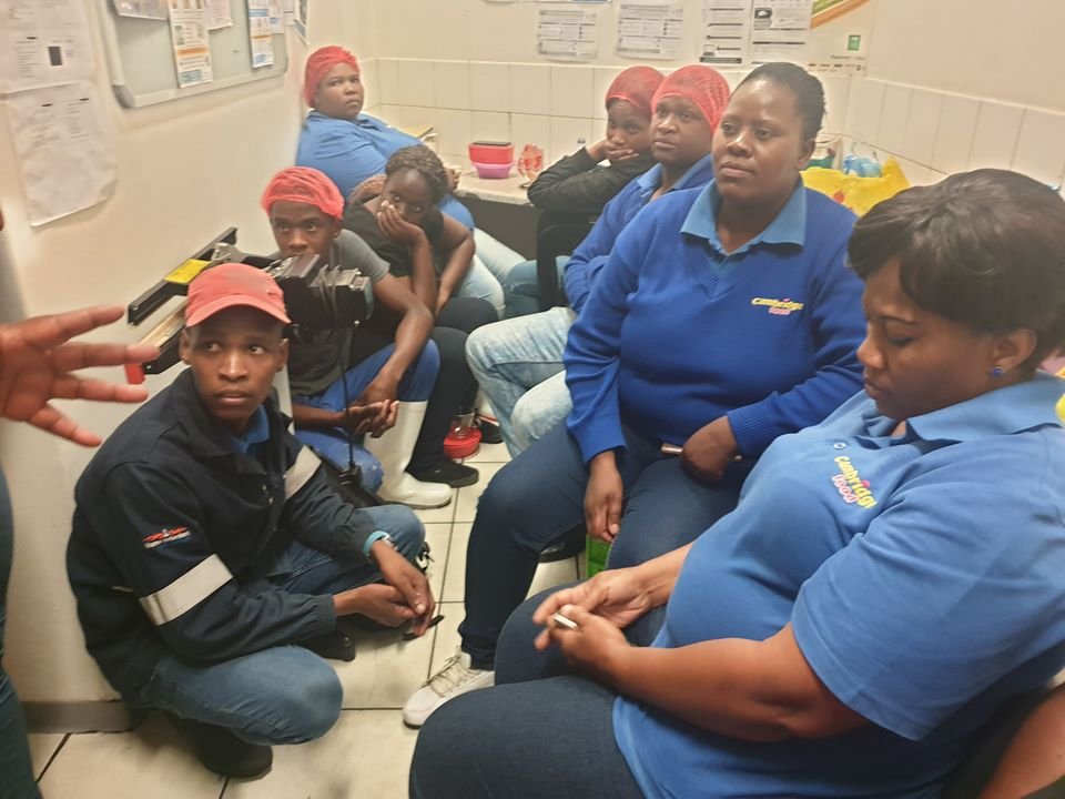_cosatu's tweet photo. #SACCAWU organizing at Cambridge Foods in Kimberly interacting with workers

#Backtobasics
#Unitydemocracy&amp; #socialism @SA_Labour_News https://t.co/5KYiqei6sq