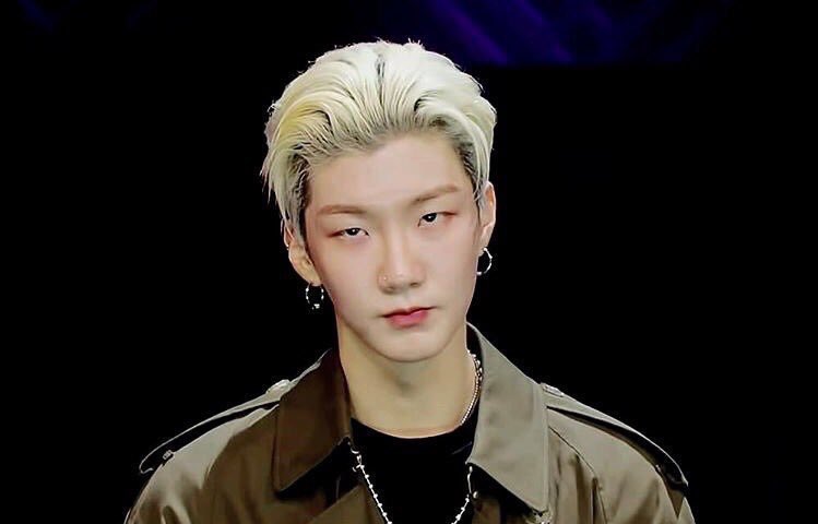 4. His stare which can be both deadly and lovely  #HappySeunghoonDay  #SayMyNameSeunghoon