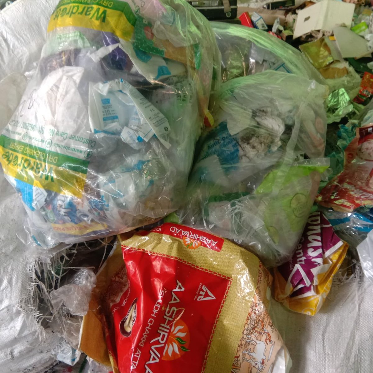 Scrappedtm's tweet photo. New lot of MLPs and other non-recyclable plastics channelled to Waste To Energy Plant of MCD.

Right way to dispose MLPs while helping WTE plant with relevant fuel.

@Amul_Coop @PepsiCo @ITCCorpCom 

#EPR #SingleUsePlastic #Recycle #RightDisposal https://t.co/zRAqG9A9Gj