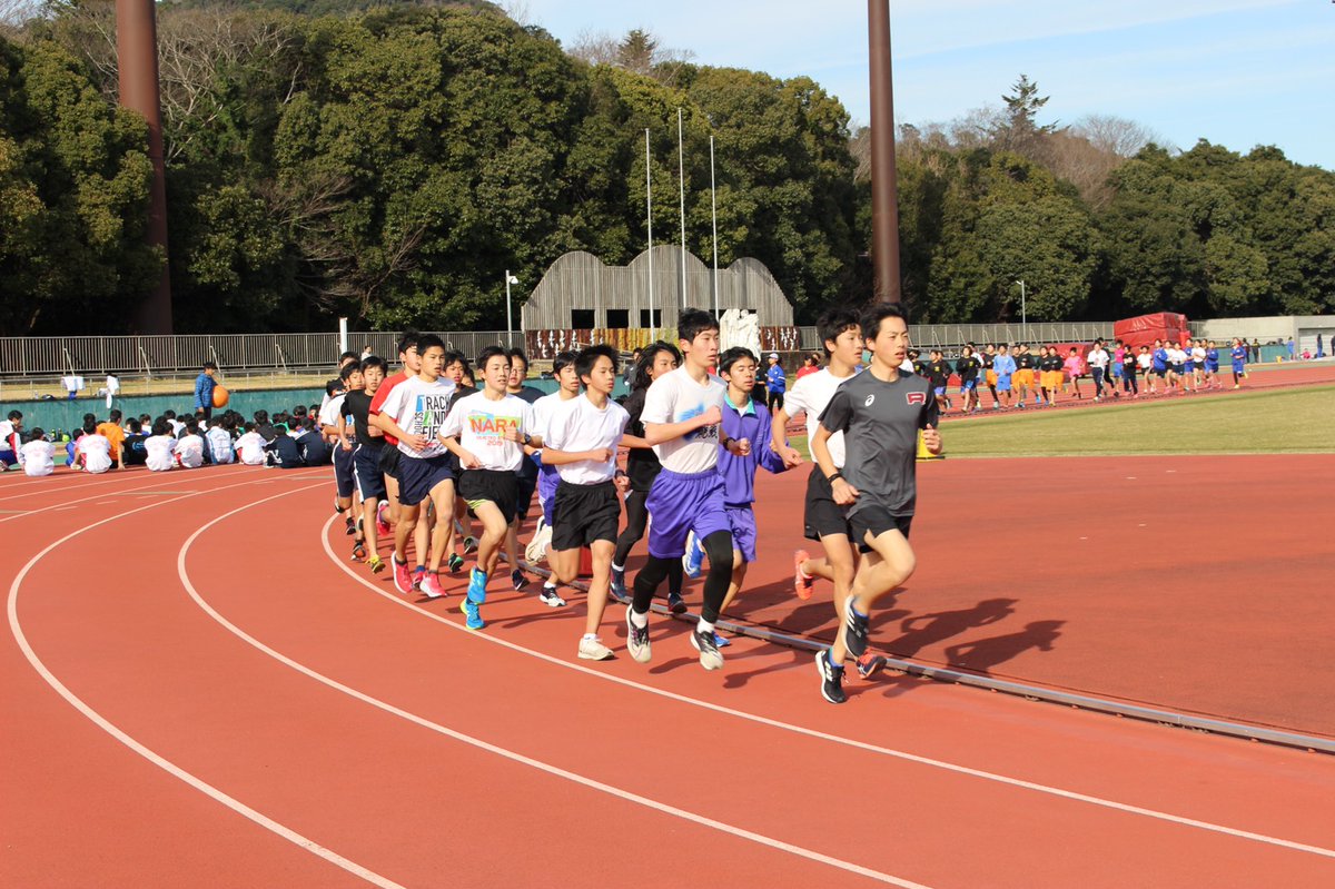 立命館大学陸上競技部 長距離ブロック A Twitter 本日 奈良県 橿原公苑陸上競技場で行われた陸上教室に講師として参加しました 中学生対象 練習メニューは6000mのペース走と0mのインターバルです とても楽しい一日となりました 写真提供 クレーマージャパン