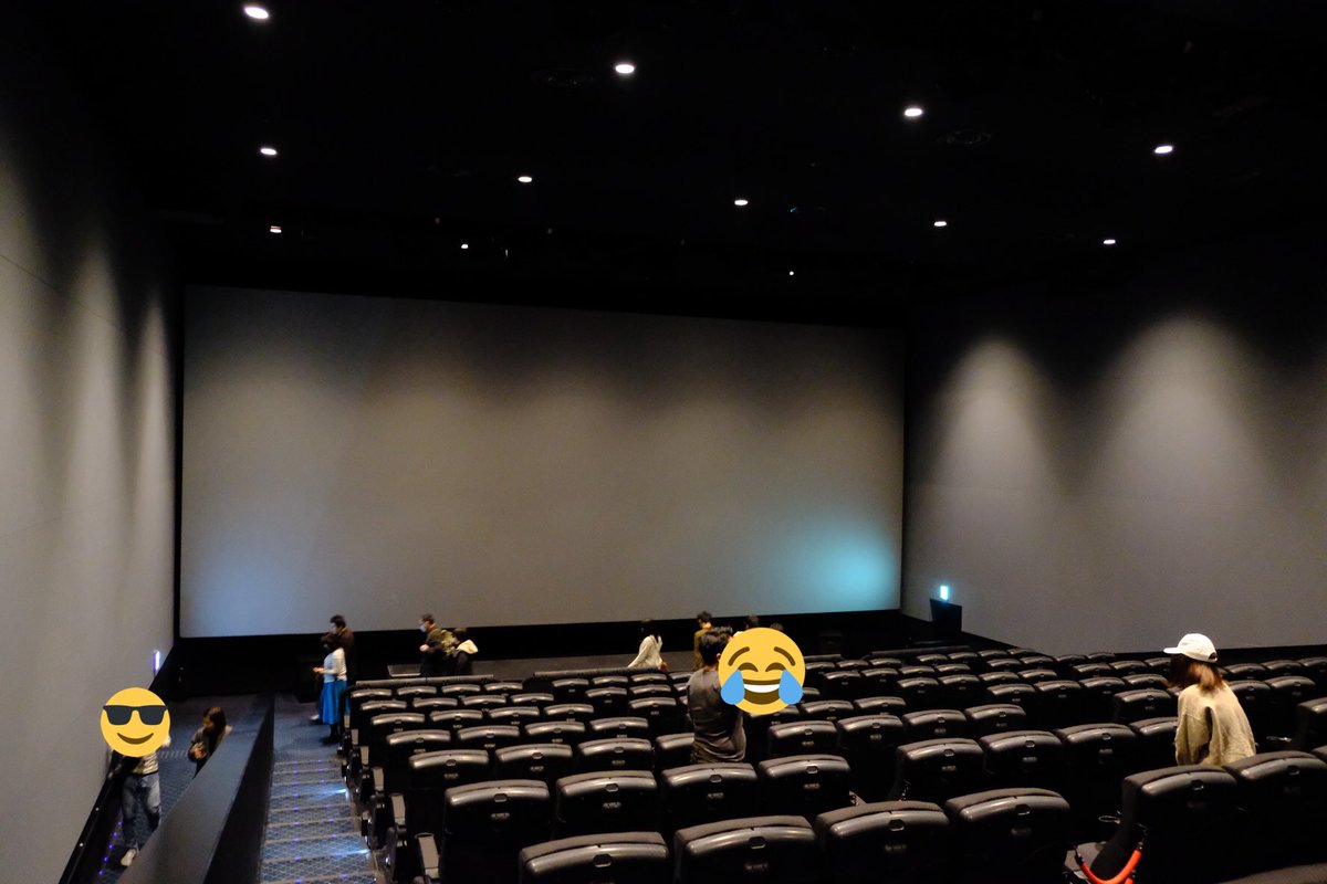 はむちぃず Sur Twitter グランドシネマサンシャイン4dx With Screenx さすがにららぽ沼津よりも設備が良い その分か100円高い この椅子なんと熱風まで付いてる シネスコだけど万が一ビスタ作品だったらスクリーンx出来んな デモはショートver かつ揺れも控えめに