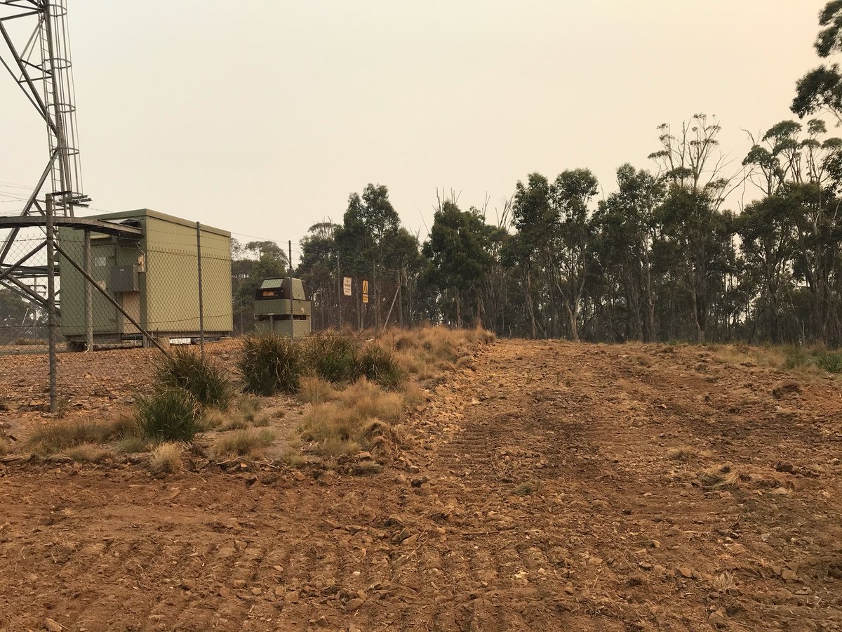 ACT_ESA's tweet image. Today machinery strengthened boundaries around vital assets. Photos: plant machinery enhancing containment lines. Map: blues line is an access trail to fire, black crosses are implemented containment lines, black dotted line is the ACT border.