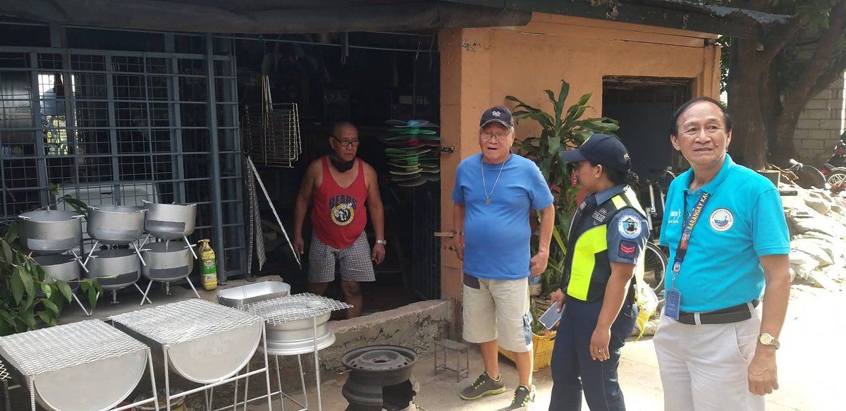 olongapops1's tweet photo. PS1 personnel, headed by PMAJ MAR JOSEPH B RAVELO, Station Commander, together with BPAT's and purok leader conducted house visitation within AOR. https://t.co/RVqDD4rfUs