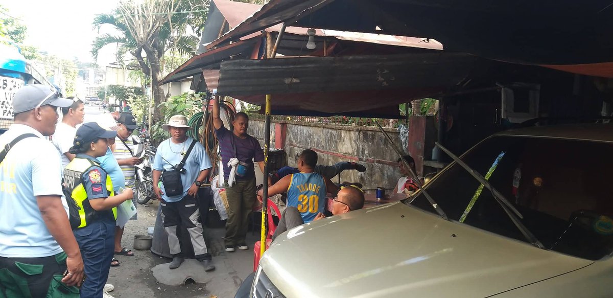 olongapops1's tweet photo. PS1 personnel, headed by PMAJ MAR JOSEPH B RAVELO, Station Commander, together with BPAT's and purok leader conducted house visitation within AOR. https://t.co/RVqDD4rfUs