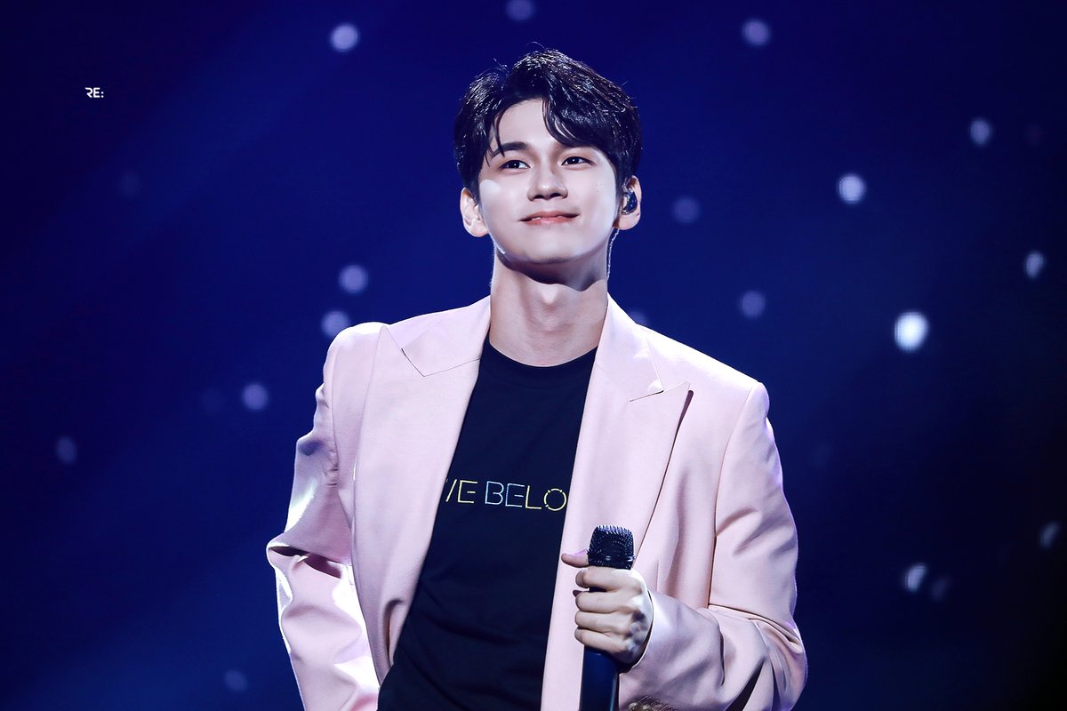 200111 리버뷰 오션뷰 시티뷰 마인틴뷰보다
가장 최고의 뷰는 옹성우 알러뷰
#옹성우 #ONGSEONGWU #オンソンウ  #邕圣祐 #องซองอู