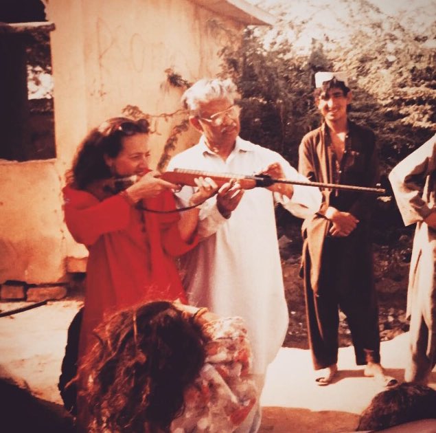 Loving this old photograph of my Mum with my late Father’s family. The Polish showing the Pakistanis how it’s done 🇵🇱🇵🇰

Circa 1990. Does anyone print photos anymore? 

#nostalgia #memories #capture #90s #photograph #mixedmarriage #doctor #nurse #culture #love #polski #pakistani