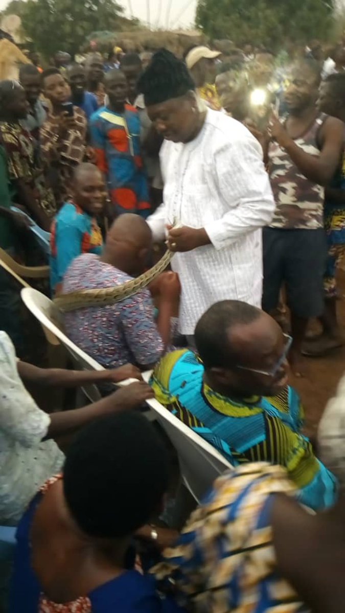 Tweets2292's tweet photo. Édition 2020 de 10 Janvier à Zogbodomey 

Le Zangbeto <<Compétiteur né >> est né à Alladaho: Pari gagné pour le leader et haut dignitaires KATANOU Degol et ses lieutenants*

 Joël BOSSIKPONON et Amos LANGANFIN, DAH-GBETO Maxime et GADA Firmin soutiennent l'événement https://t.co/SEk57F8jFf