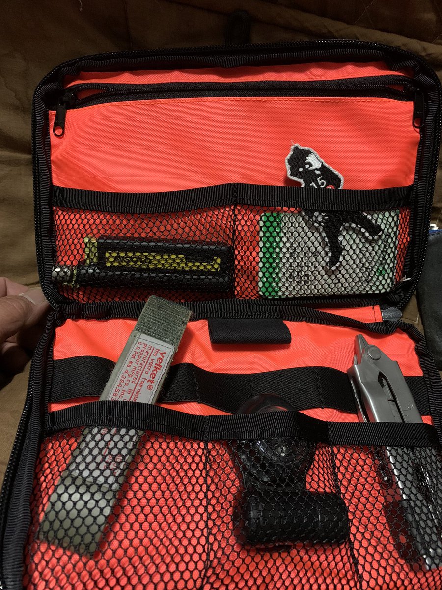 neakawolf77's tweet photo. 昨年より販売されていたVOLKさんのモバイルケースを、青空ハッスルさん内CARGOさんでゲットしました!MCBKカラーもあったので良かったです!
#THECARGO
#VOLKTACTICALGEAR
#青空ハッスル https://t.co/QzG5evYTpi