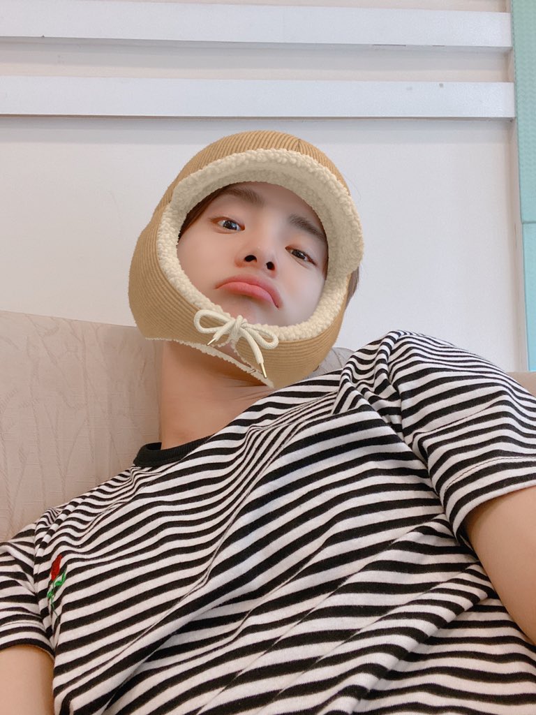 official_ACE7's tweet photo. [#에이스_준]
초이들 보고싶어효효효💕💕💕
여기는 더워효효효💕💕💕
#ACE #에이스 #CHOICE #초이스 https://t.co/hNS8cDq9lS