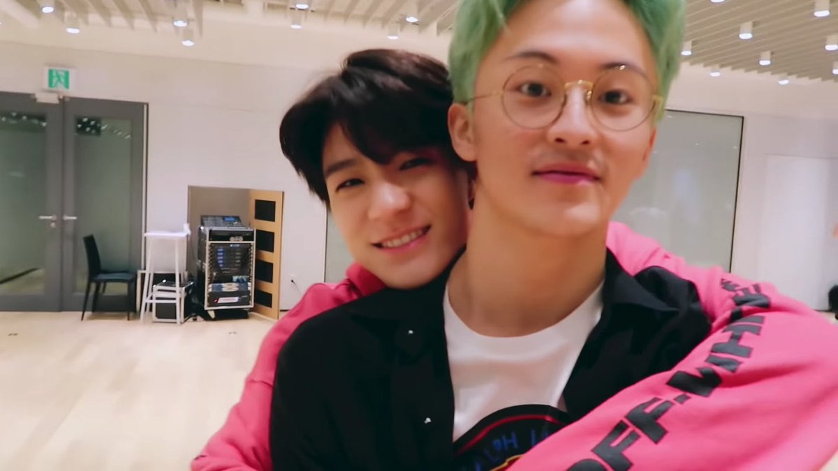 jenajaeminny's tweet photo. ไม่โกนหนวดก็ไม่ว่าแล้ว เพราะคิดถึงสุดหัวใจ😭💖💞🥑🍒💌💛🎊🦊 #MARKNO https://t.co/DsU6DvKGuf