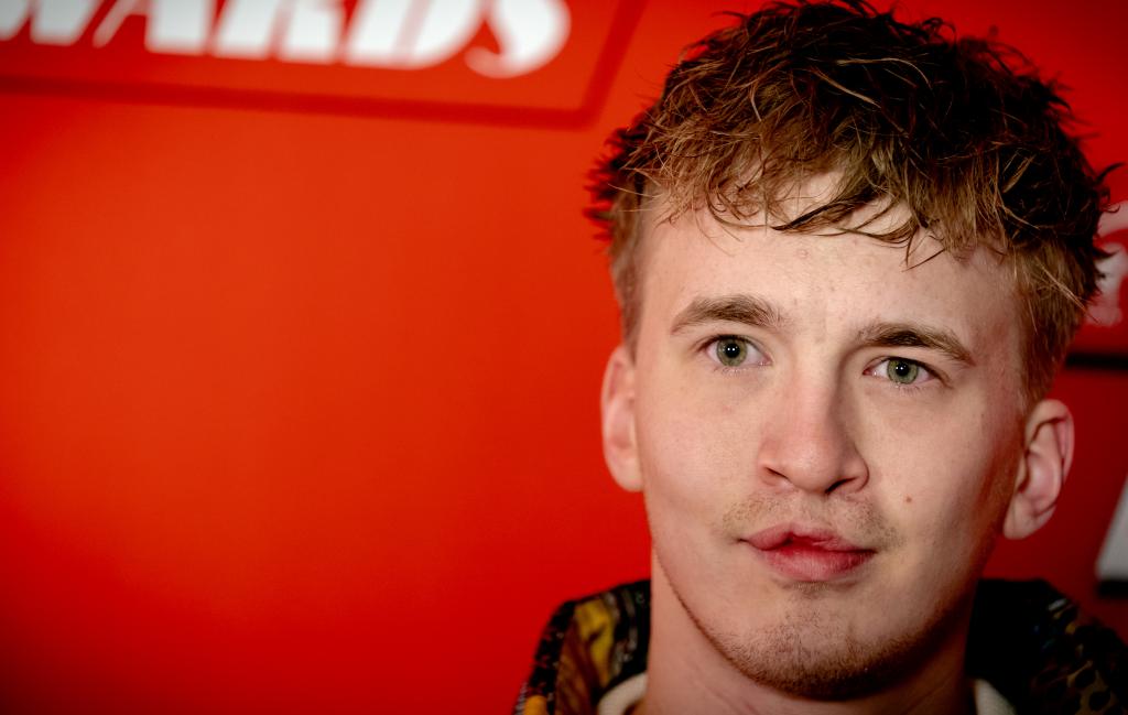 OmroepGLD's tweet image. 'Appen op de fiets, doe het niet!', is de boodschap van rapper Snelle gld.nl/8Ge_