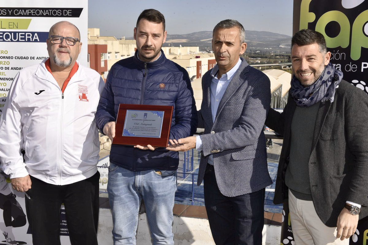 AytoAntequera's tweet image. 👟 Además de los siete torneos, habrá durante el año concentración de selecciones, jornadas de Pádel Adaptado y Pádel Femenino, así como cursos de formación.

La @faponline ha reconocido hoy la colaboración de @AytoAntequera, @RAD_sport y el Club Social #Matagrande.