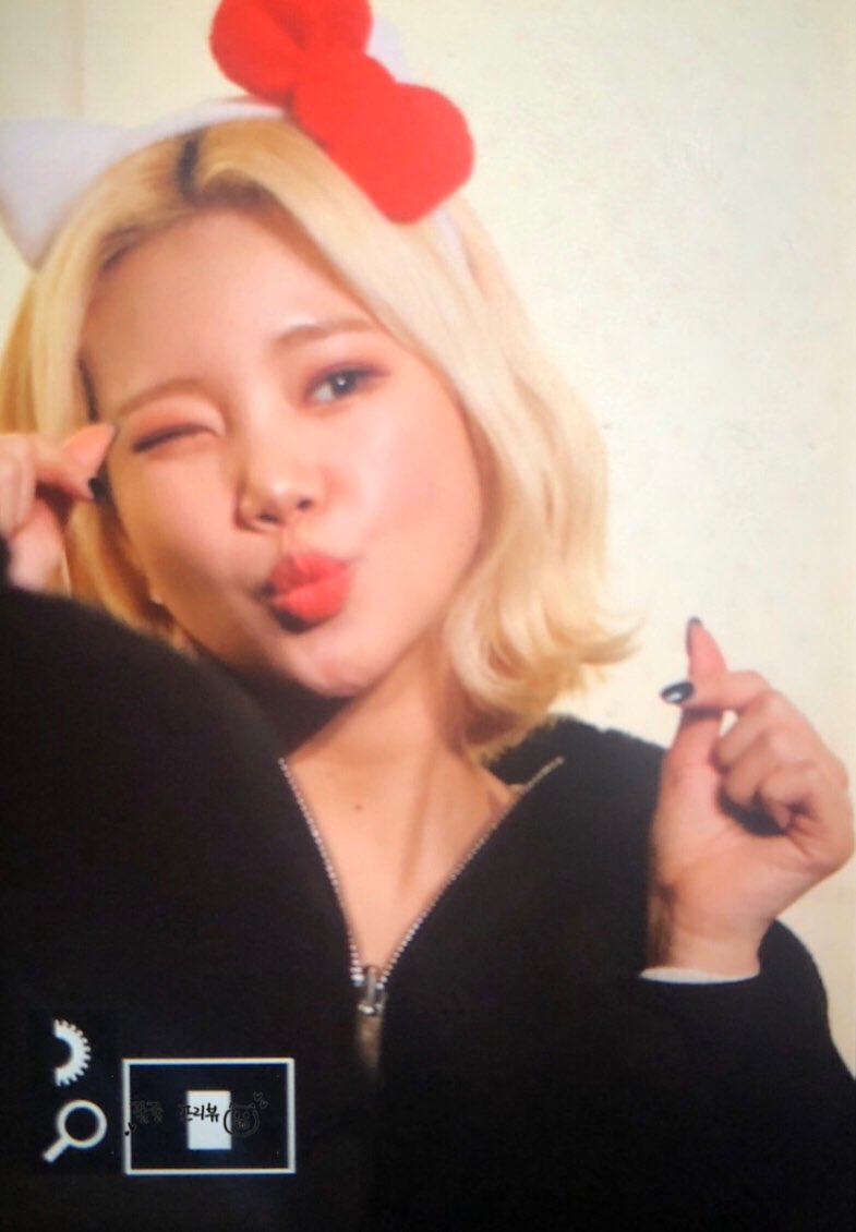 JOOE_bubu's tweet photo. 200111 명동 팬사인회 프리뷰 

\(//∇//)\

#MOMOLAND #모모랜드 
#주이 #JOOE  #ジュイ
#이주원 

@MMLD_official https://t.co/y8zGlF2k0M