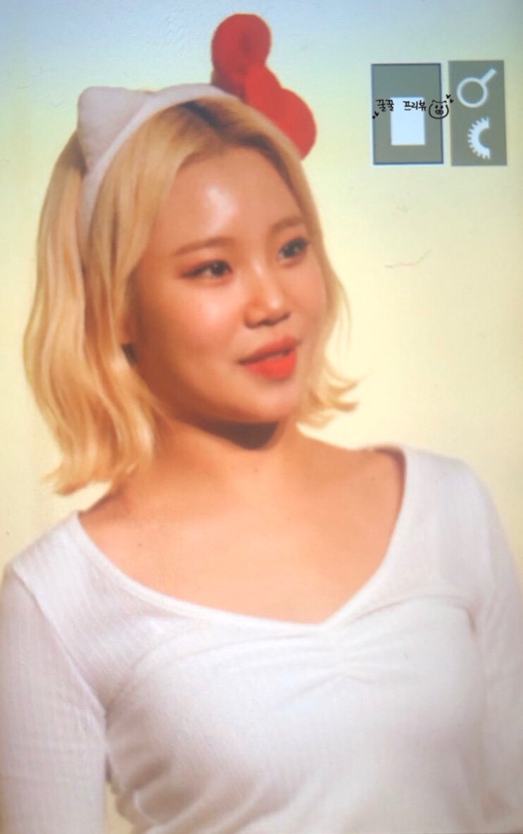 JOOE_bubu's tweet photo. 200111 명동 팬사인회 프리뷰 

\(//∇//)\

#MOMOLAND #모모랜드 
#주이 #JOOE  #ジュイ
#이주원 

@MMLD_official https://t.co/y8zGlF2k0M