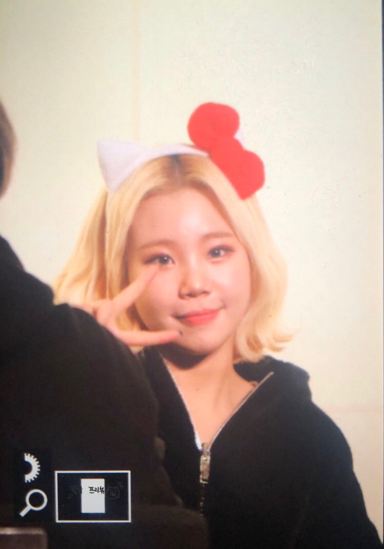 JOOE_bubu's tweet photo. 200111 명동 팬사인회 프리뷰 

\(//∇//)\

#MOMOLAND #모모랜드 
#주이 #JOOE  #ジュイ
#이주원 

@MMLD_official https://t.co/y8zGlF2k0M