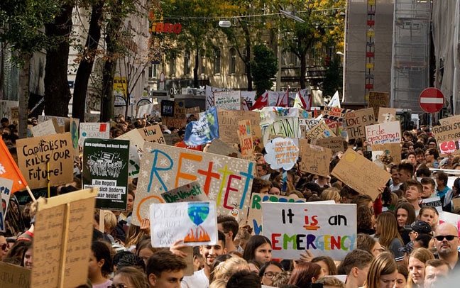 vitaepensiero's tweet image. La #legislazione sovraccarica di punizioni gli #ecoreati, a scapito di un'azione efficace per la #sostenibilità ecologica. Occorre un cambiamento culturale, che aiuti a recuperare il tempo dell'analisi e progettazione. Francesco D'Alessandro per #VPplus. rivista.vitaepensiero.it//news-vp-plus-…