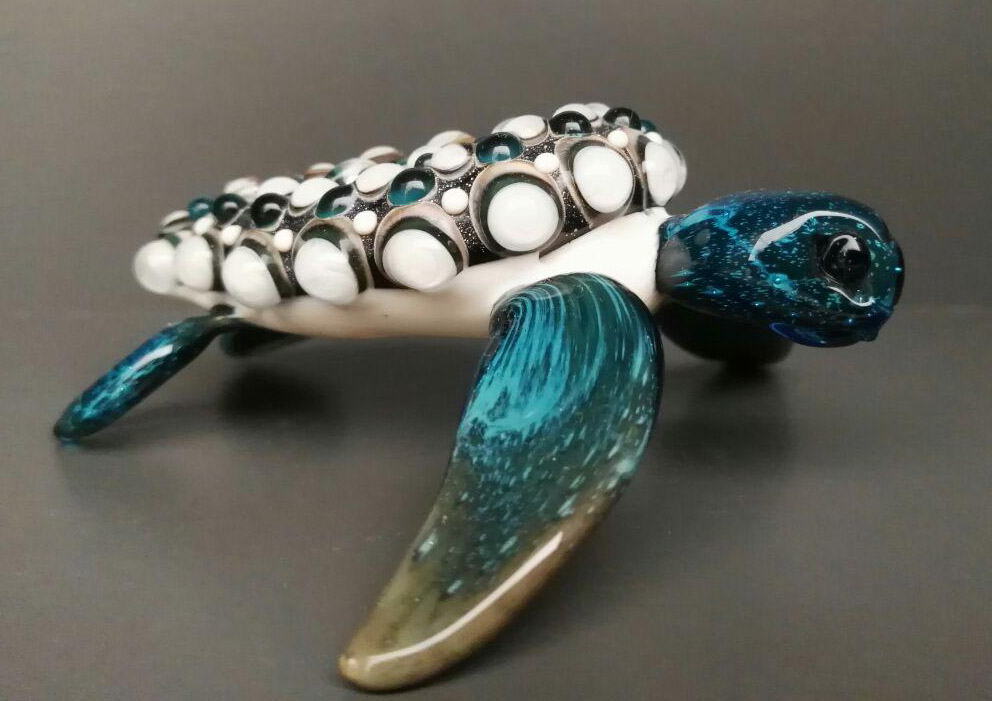 alessia_fuga's tweet photo. "Take a walk with a turtle. And behold the world in pause.
Bruce Feiler"

One of my latest creations!

#alessiafuga #venice #muranoglass #glassartist #veniceglassartist #muranoglassartist #glassjewellery #lampbeadwork #jewelleryartist #glassart #glassanimal #turtle https://t.co/ZX20Q9pjdJ