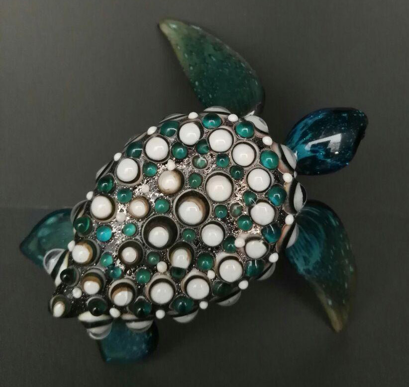 alessia_fuga's tweet photo. "Take a walk with a turtle. And behold the world in pause.
Bruce Feiler"

One of my latest creations!

#alessiafuga #venice #muranoglass #glassartist #veniceglassartist #muranoglassartist #glassjewellery #lampbeadwork #jewelleryartist #glassart #glassanimal #turtle https://t.co/ZX20Q9pjdJ