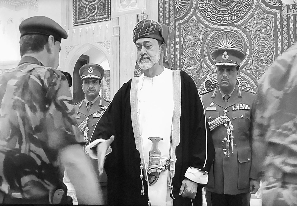 HasanainAlmajed's tweet photo. يوم مضى و كنت ملكً و يوم اتى و غيرك ملك و يوم سياتي و الله الملك .. فأتقي الله بعباده و احمل الأمانة التي حملك الله إياها و ليرحمك ربك و يعينك..
 #قابوس_بن_سعيد #ديوان_البلاط_السلطاني #هيثم_بن_طارق #قابوس_في_ذمة_الله https://t.co/qGgqXHDkAw