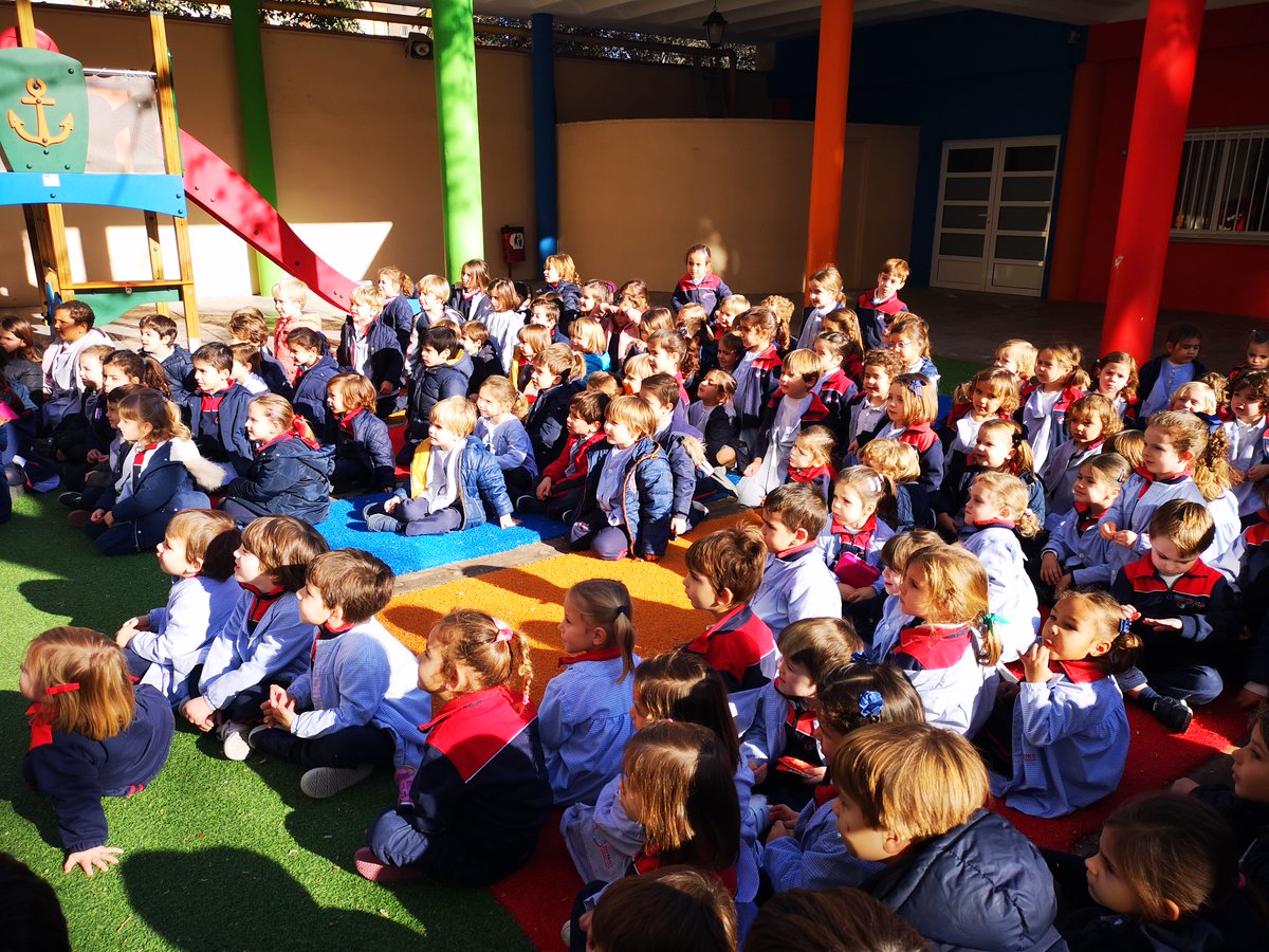 esclavasVLC's tweet photo. "Aunque el creativo se vista de adulto, niño se queda". Lanzamiento #Poyecto 2do trimestre - #Infantil https://t.co/pijGX05Akb https://t.co/R3XqMtwq6E