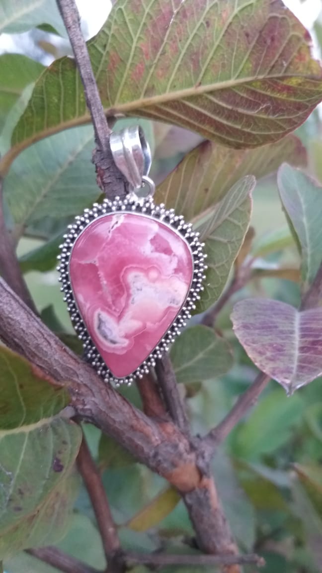 etsy.com/listing/766066…
#RhodochrositePendant #925solidSilverpendant #Rhodochrositejewelry #PalePinkStonependant #Bigstonependant #PinkOpalBohopendant #pinkRhodochrositependant #925silverpendant #Pinkstonependant #OOAKpendant #waterdroppendant #DaintyPendant #OttomanJewelry