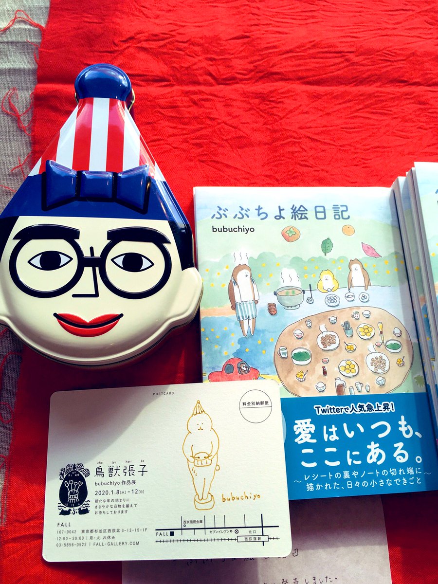 ぶぶちよ絵日記 公式アカウント 発売中 大阪から来てくださった方から くいだおれ太郎のお土産をいただいたぶぶちよさん サインのイラストが くいだおれになってました 笑 とんがり帽子の中に耳がギュって入ってますねぇ