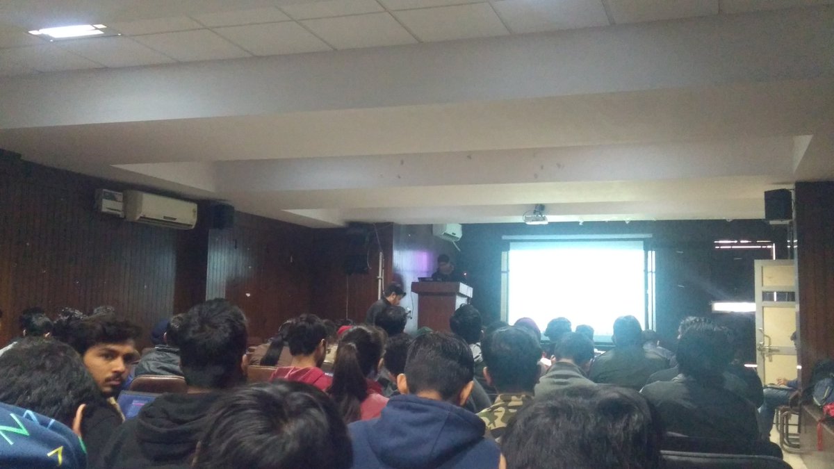 itsme_shib's tweet photo. Worderful workshop held in GITBIT.
Thanks to @LoveneeshDhir @adityaoberai .
#TOSroadshow
#gtbit
#progate https://t.co/aY3yQWeFmI