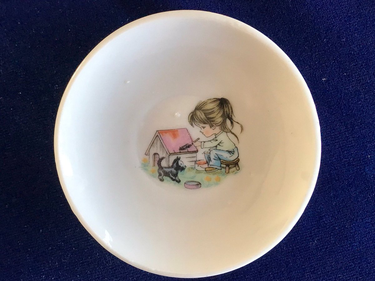 Yellowonetsy's tweet photo. 1960βs miniature toy tea set. A little #ScottishTerrier is helping to paint his dog house. Made in Japan. For sale at https://t.co/92BjKTFNLm. #ScottyDog #vintagetoy #miniatureteaset #childrensteaset #vintagetoys #teaparty #toys #vintage #vintagedog https://t.co/kRYQhXhT5b