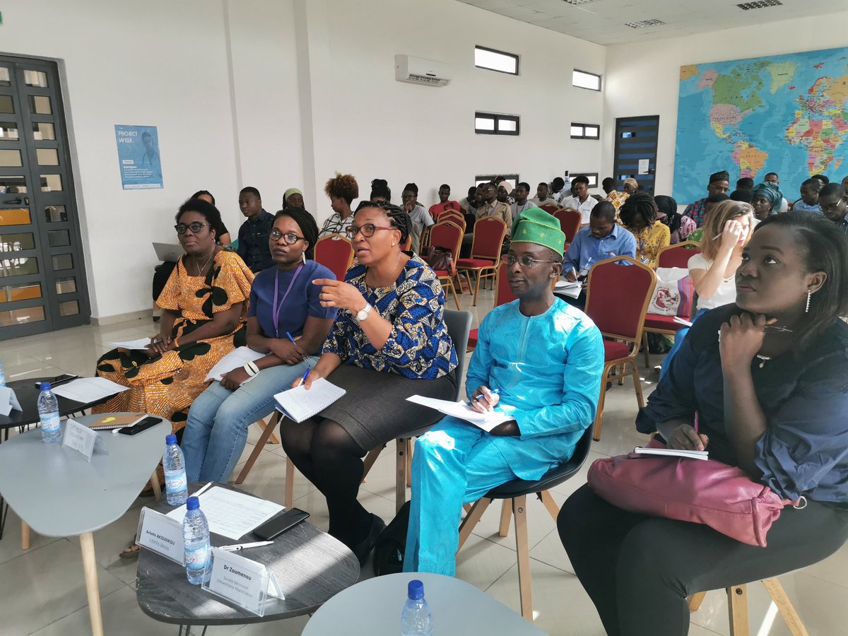 EpitechBenin's tweet image. Le jury pose des questions auxquelles l'équipe DigiHealth essaie de répondre.
#ProjectWeek2020