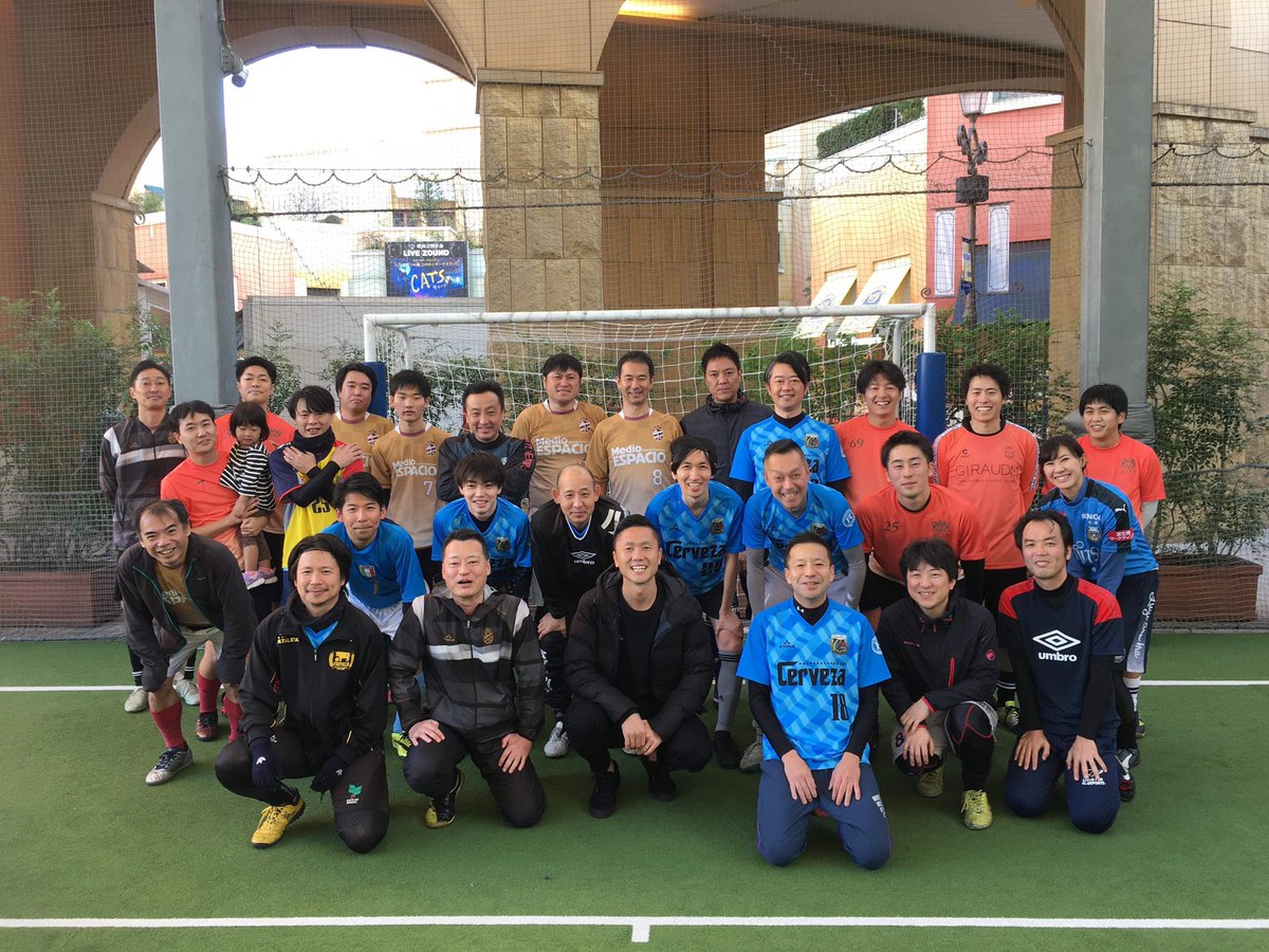 shotamatsuoka3's tweet image. ご挨拶の為に伺った川崎のフットサル場では、
交流戦を行なってた3チームがEVOLEを着用してくれてました！
仕事をやってて1番嬉しい瞬間。
#EVOLE