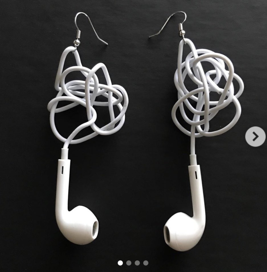 AprilKapu's tweet photo. 🤣😅😂Love these earrings... Ever have one of these days?! #NP4Life https://t.co/58LOYWcgD4