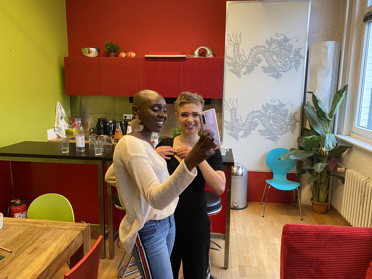 Berndvuhse's tweet photo. Heute im Studio für @BEATEUHSETV :
@itsgabigold und Premiere für @Zaawaadi https://t.co/OJwr3GQMNi