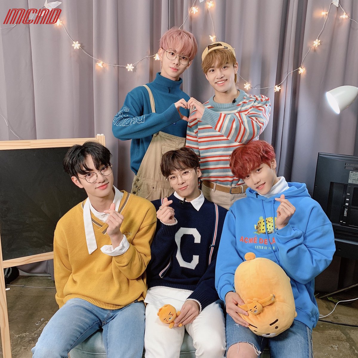 McndOfficial_'s tweet photo. #뉴스에이드 에 나타난 #티오피깅 들 🤓

#MCND #캐슬제이 #Castle_J #빅 #BIC #민재 #MINJAE #휘준 #HUIJUN #윈 #WIN #TOPGANG #티오피갱 #NewsAde https://t.co/rfe7LCVqVi