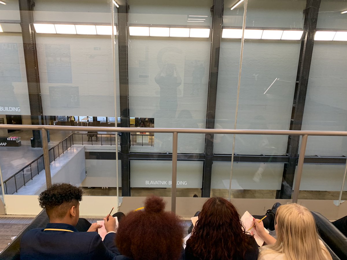Great Art trip to The Tate Modern this week with <a href="/TheBeaconSch/">The Beacon School</a> <a href="/glynschoolepsom/">Glyn School</a> and <a href="/ArtsMps/">MPS Arts</a> supporting year 11 students <a href="/Meridian_HS/">Meridian High School</a> #glffamily #teamwork 🎨🙌🏻
