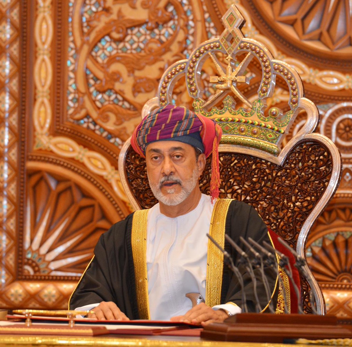 ahmedalfutaisi's tweet photo. إن العين لتدمع وإن القلب ليحزن وإنا على فراقك يا جلالة السلطان #قابوس لمحزونون ولا نقول إلا ما يرضي ربنا - إنا لله وإنا إليه راجعون، ونبايع مولانا جلالة السلطان #هيثم - حفظه الله ورعاه - على السمع والطاعة في العسر واليسر، اللهم وفقه وسدد خطاه، خير خلف لخير سلف. https://t.co/Ua5uOD0mAH
