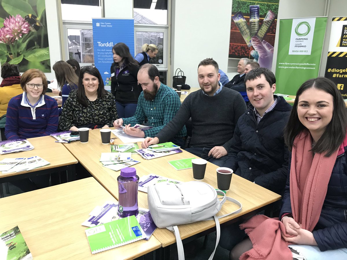 Aelodau Sir Gâr yn barod am cynhadledd CFFI Cymru yn Aberystwyth. #CFfIConference <a href="/CFfICymru/">CFfI Cymru</a> <a href="/WalesYFC/">Wales YFC</a> <a href="/cffisirgar/">CFfI Sir Gâr YFC</a> <a href="/AngharadThoma7/">Angharad Thomas</a> <a href="/hefparke/">hefparke</a>